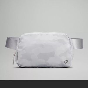 Luluemon everywhere belt bag extended